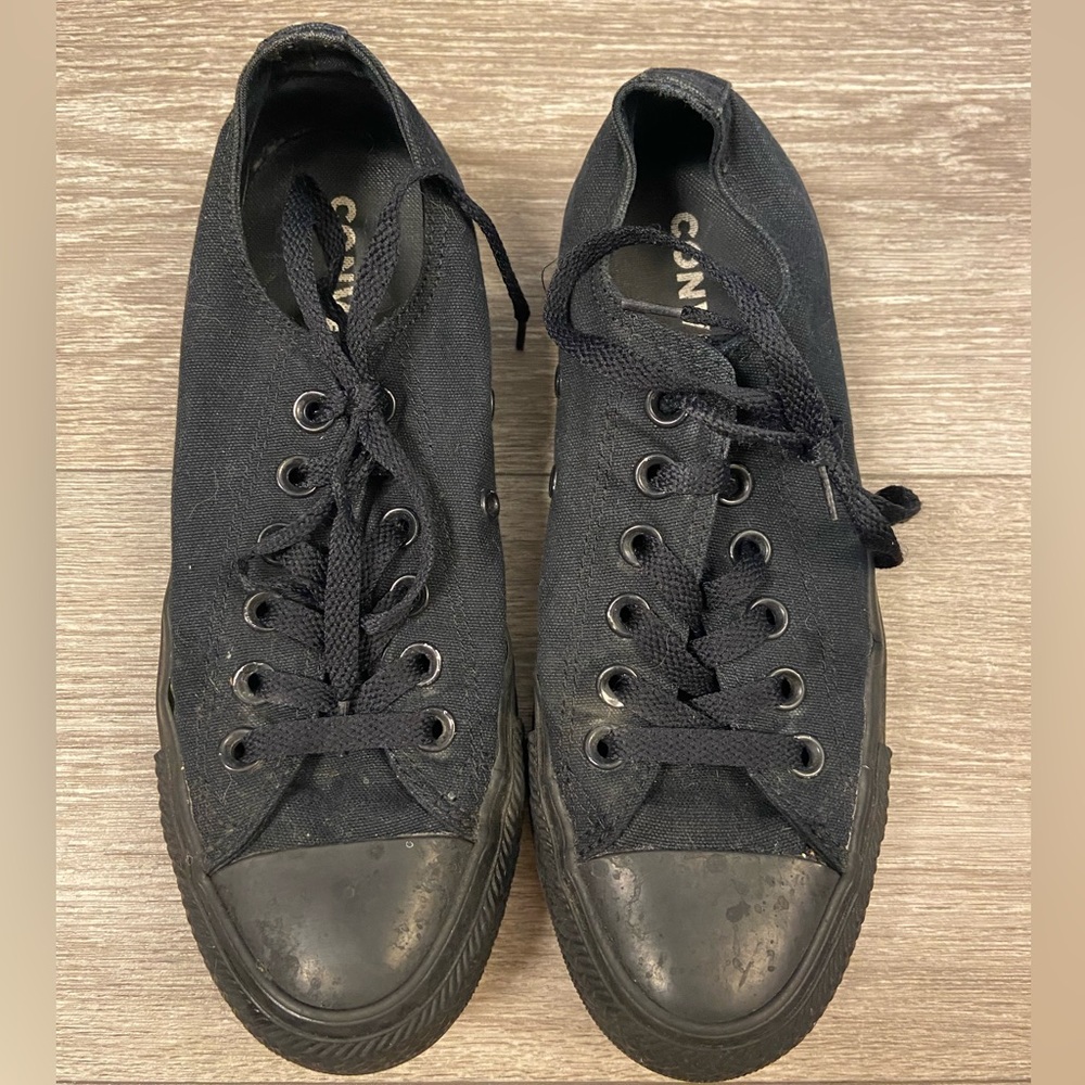 Black Low Top Converse Women’s Size 6.5